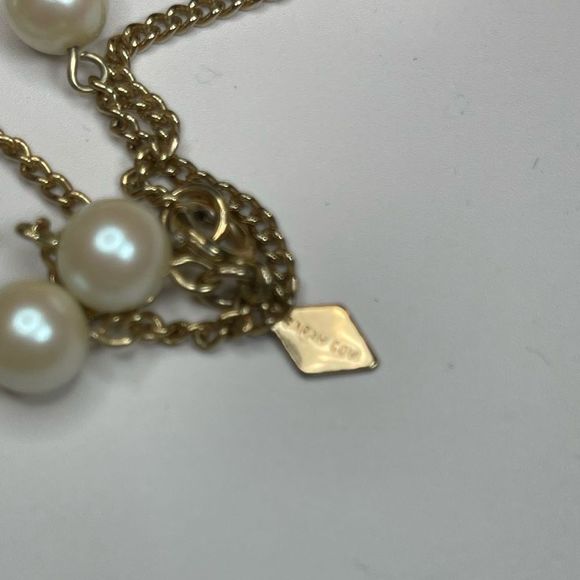Sarah Coventry Long Length Faux Pearl Station Style Necklace Gold Tone Classic - Picture 4 of 4